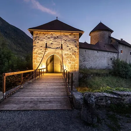 Chateau De Отель